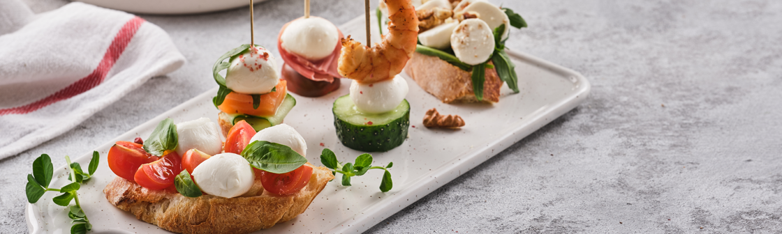 Канапе с моцареллой