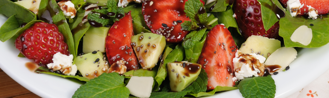 Салат с клубникой и мятой