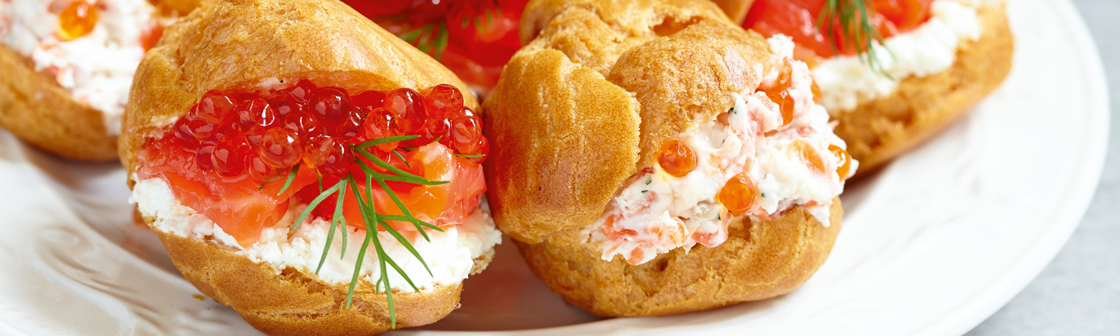 Профитроли с лососем