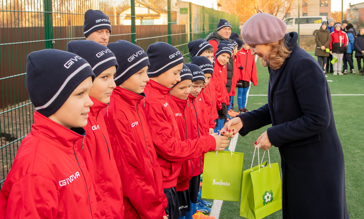 Новое футбольное поле в Петрикове