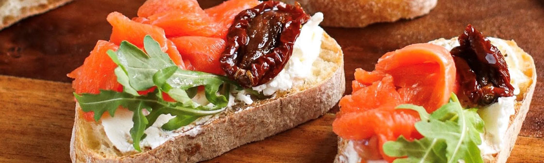 Брускетта с лососем и сыром Crema di Salsa 