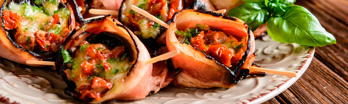 Шампиньоны в беконе