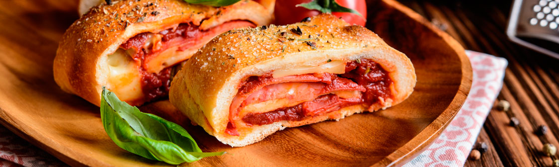 Стромболи с салями