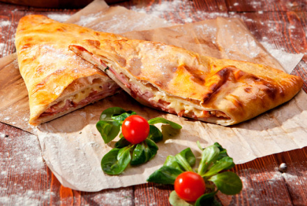 Кальцоне с ветчиной