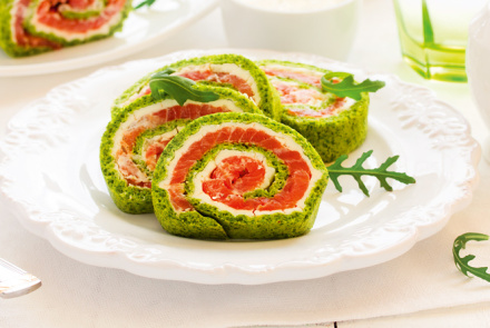 Шпинатный рулет с семгой